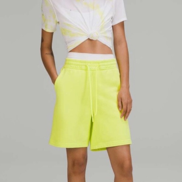 Lululemon Women Sz 4 Loungeful High-Rise Fleece Short 4" Electric Lemon - Picture 3 of 12
